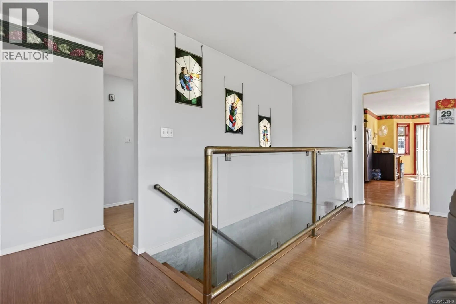 365 Panorama Cres