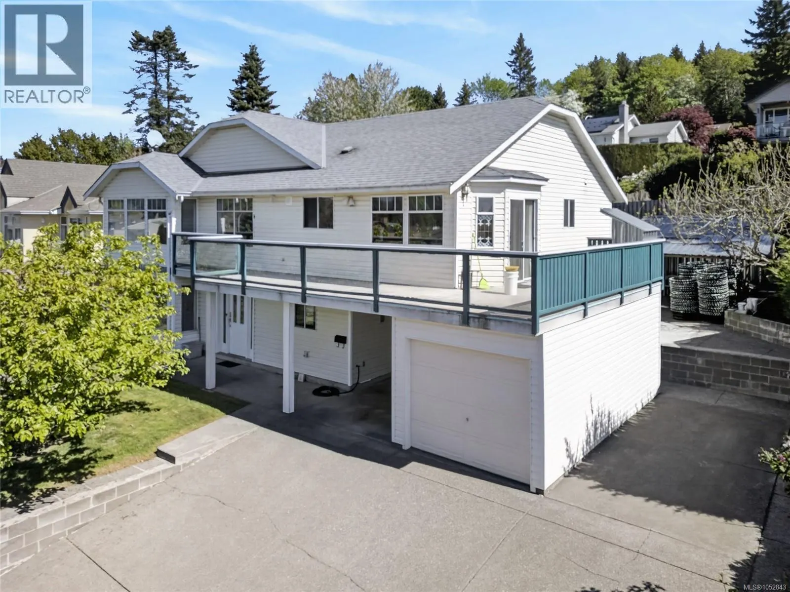 365 Panorama Cres