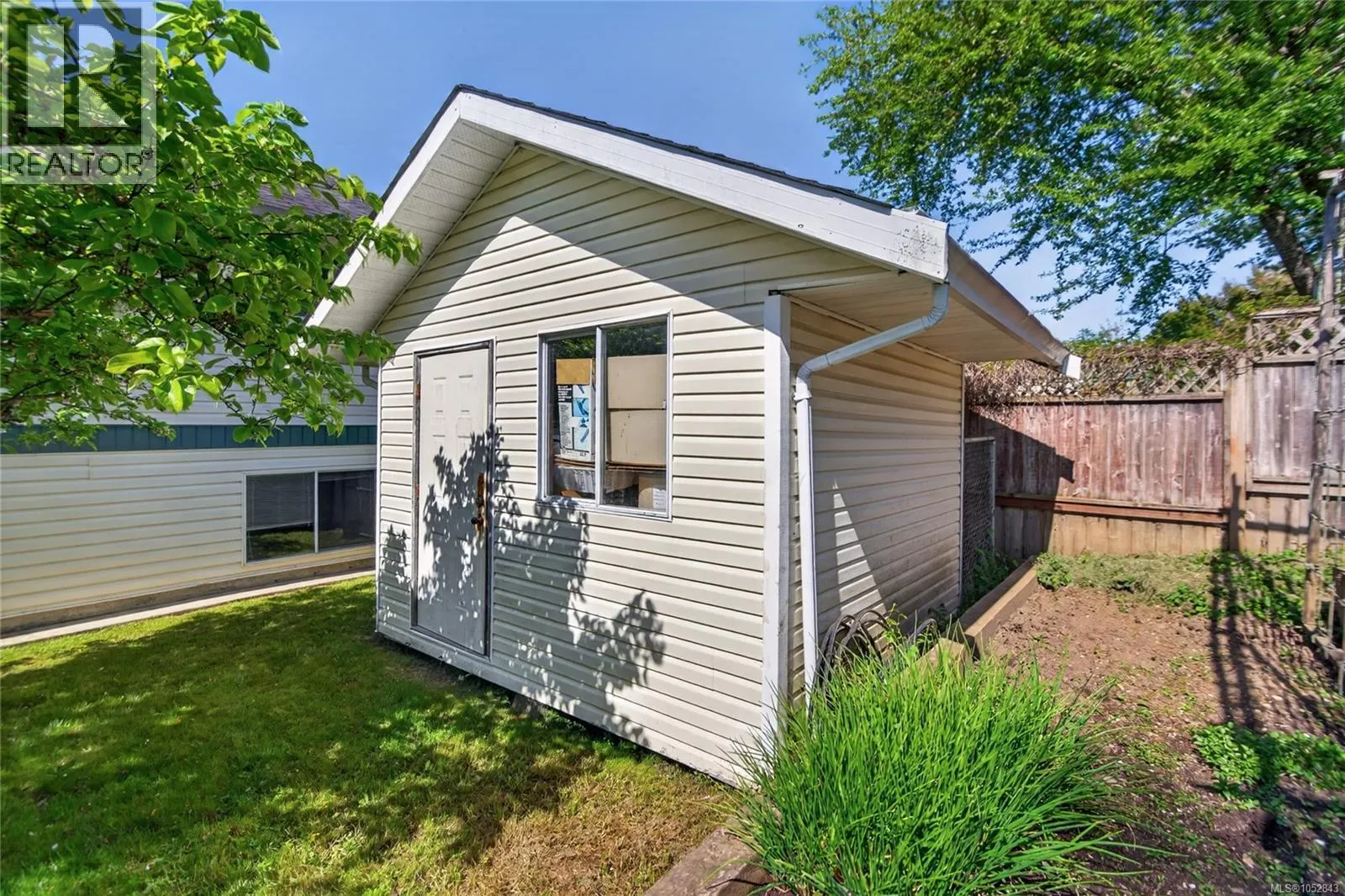 365 Panorama Cres