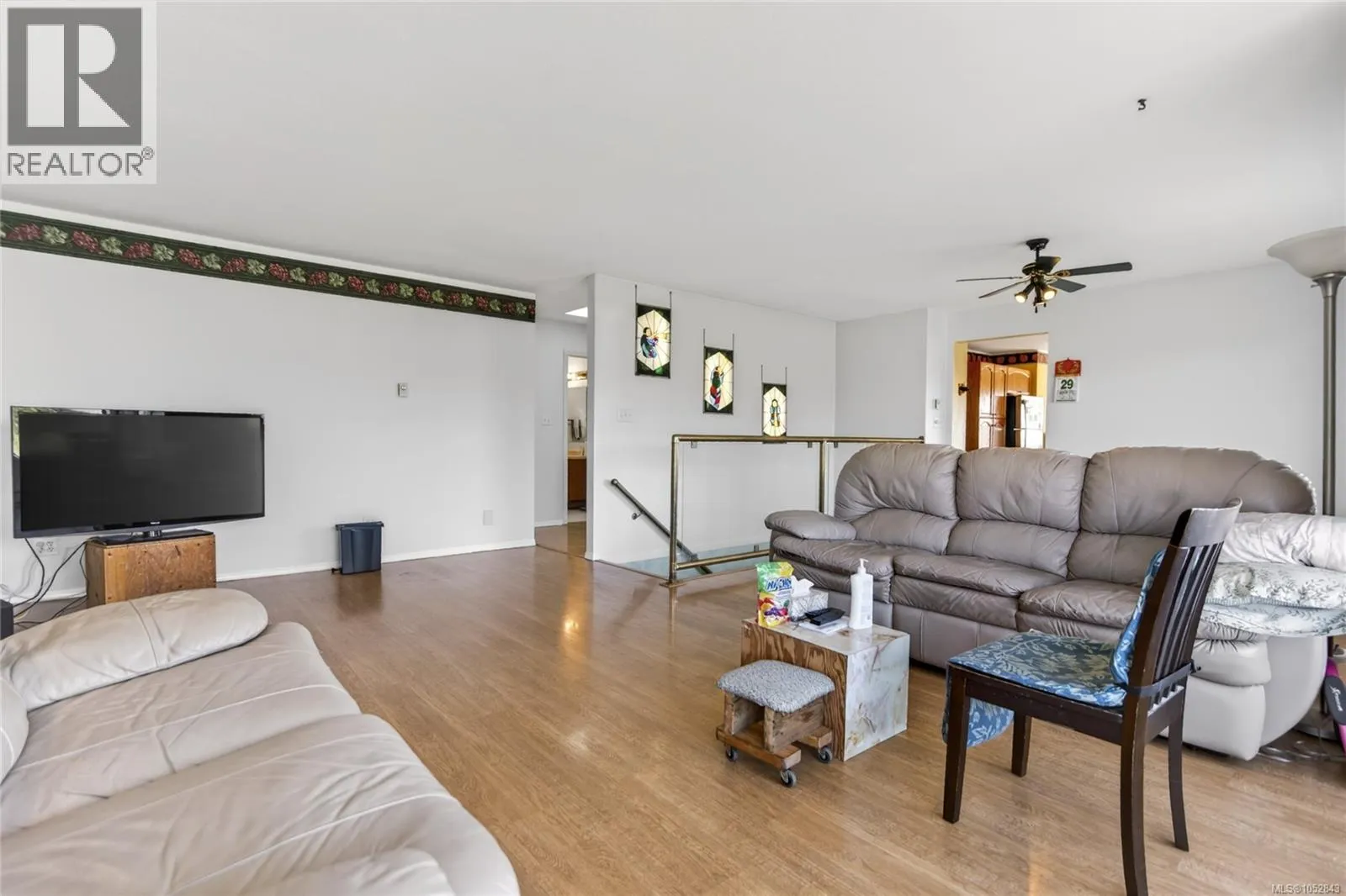 365 Panorama Cres