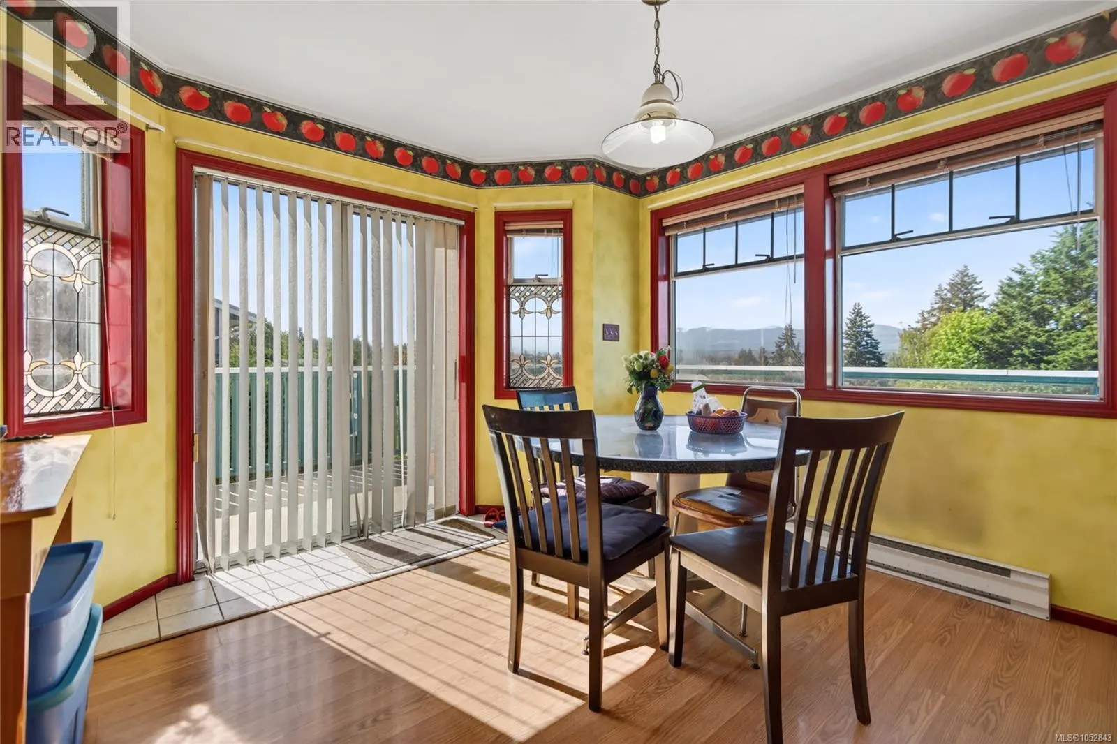 365 Panorama Cres