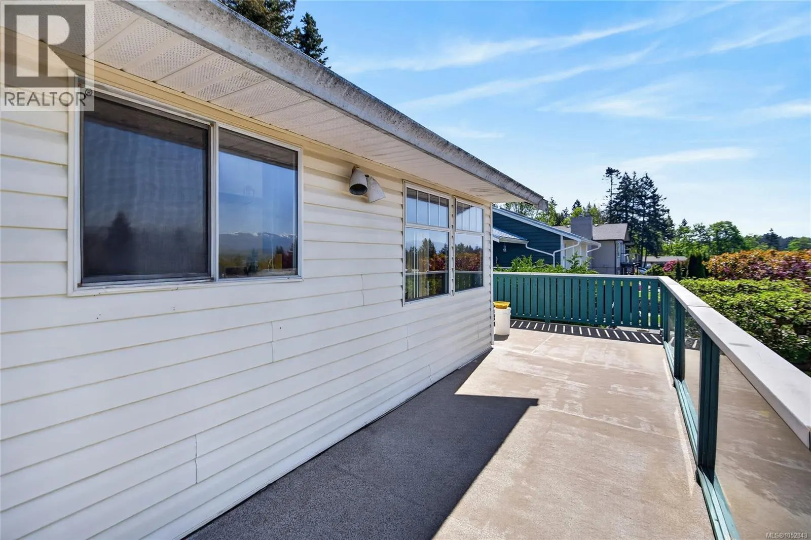 365 Panorama Cres