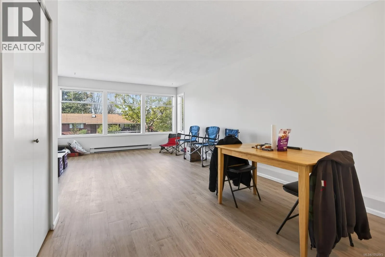 365 Panorama Cres
