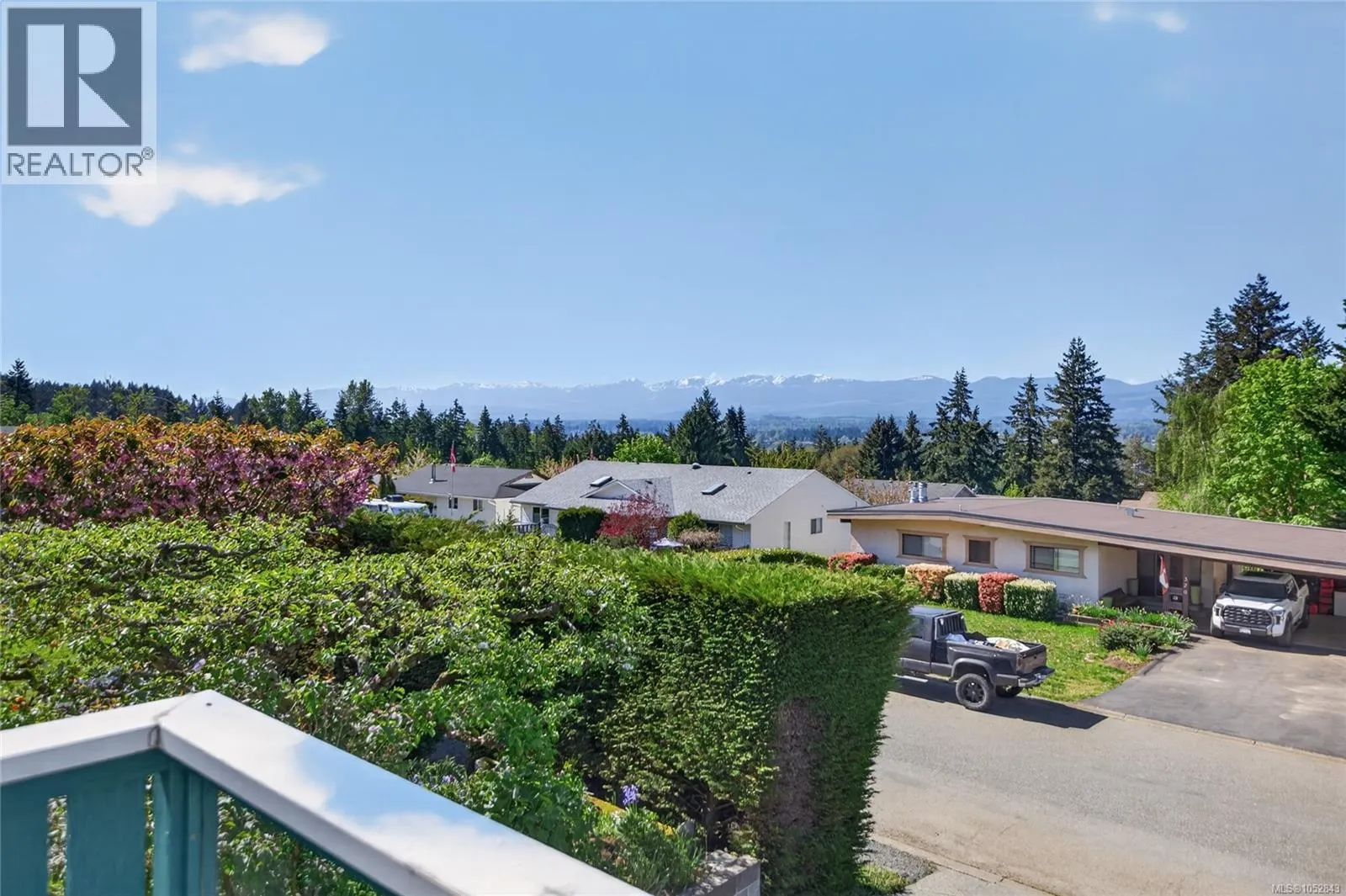 365 Panorama Cres