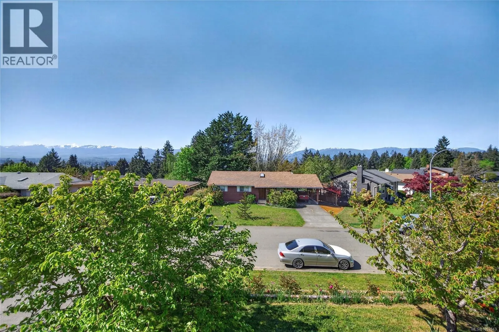 365 Panorama Cres