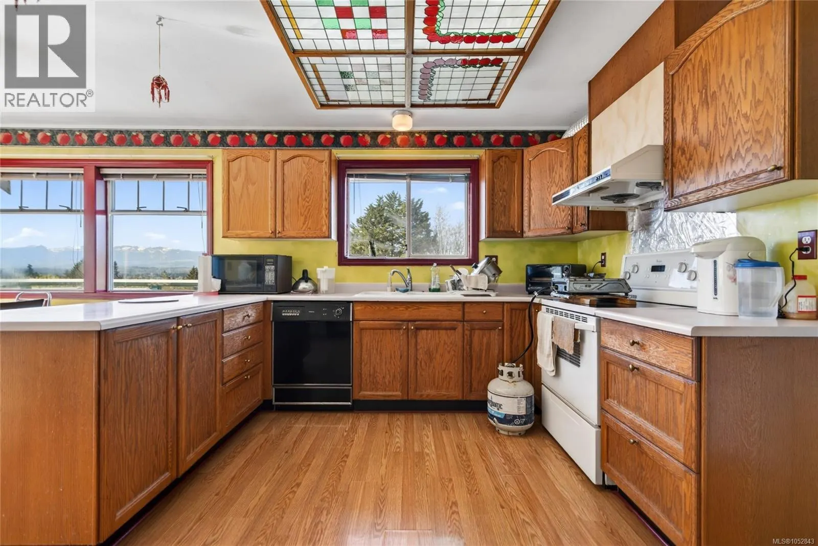 365 Panorama Cres