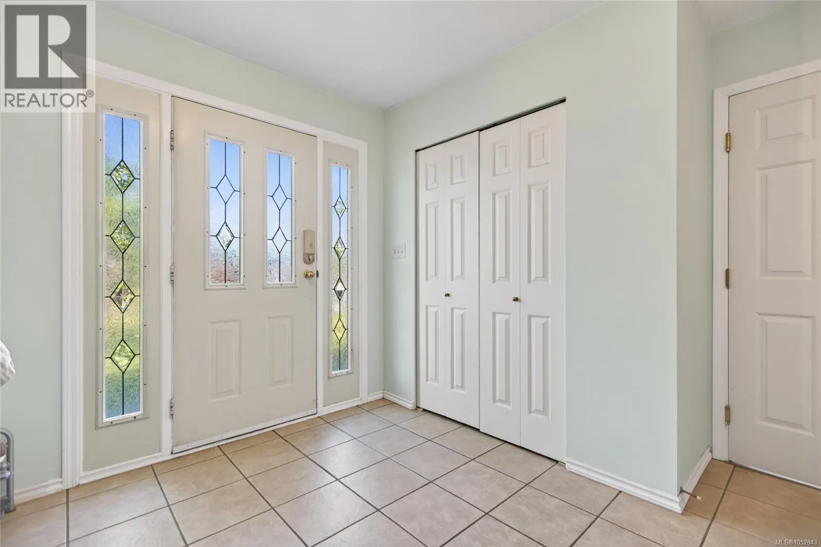 365 Panorama Cres