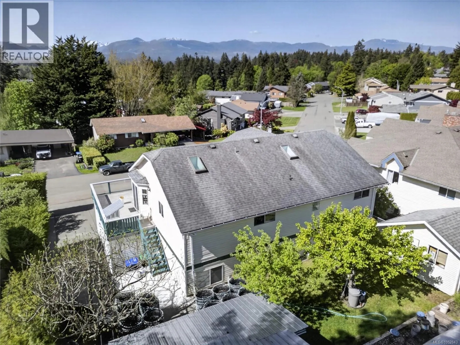 365 Panorama Cres