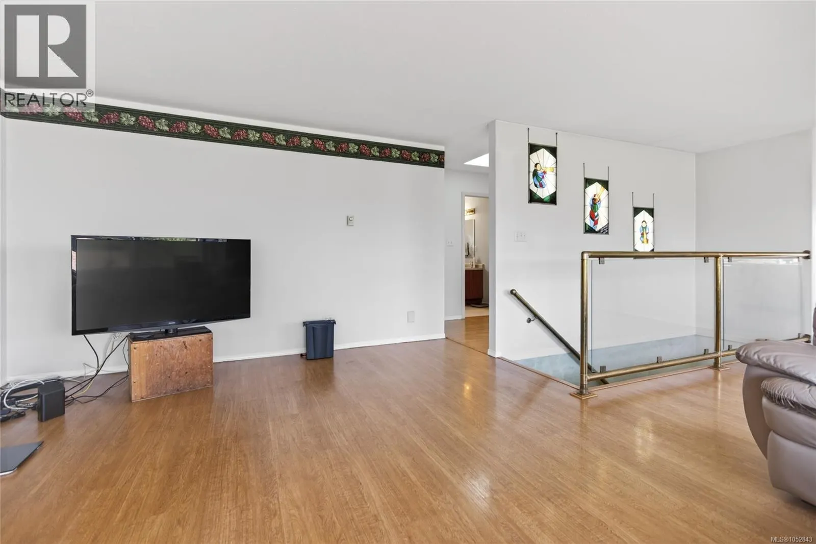 365 Panorama Cres