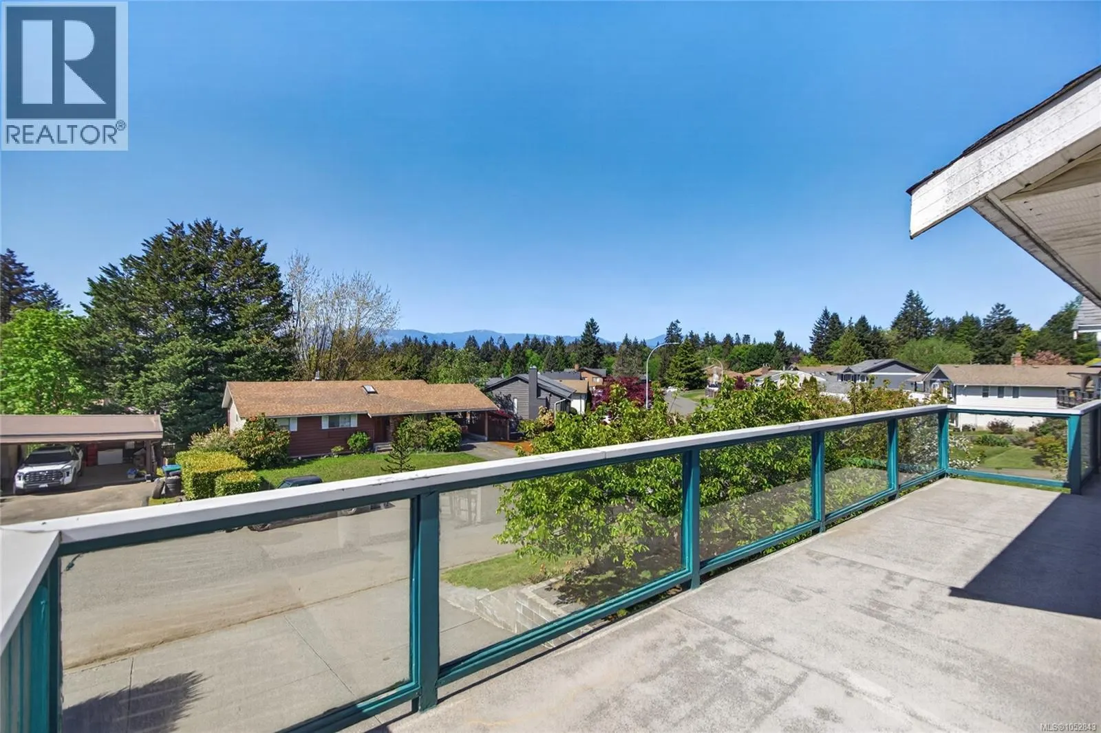 365 Panorama Cres