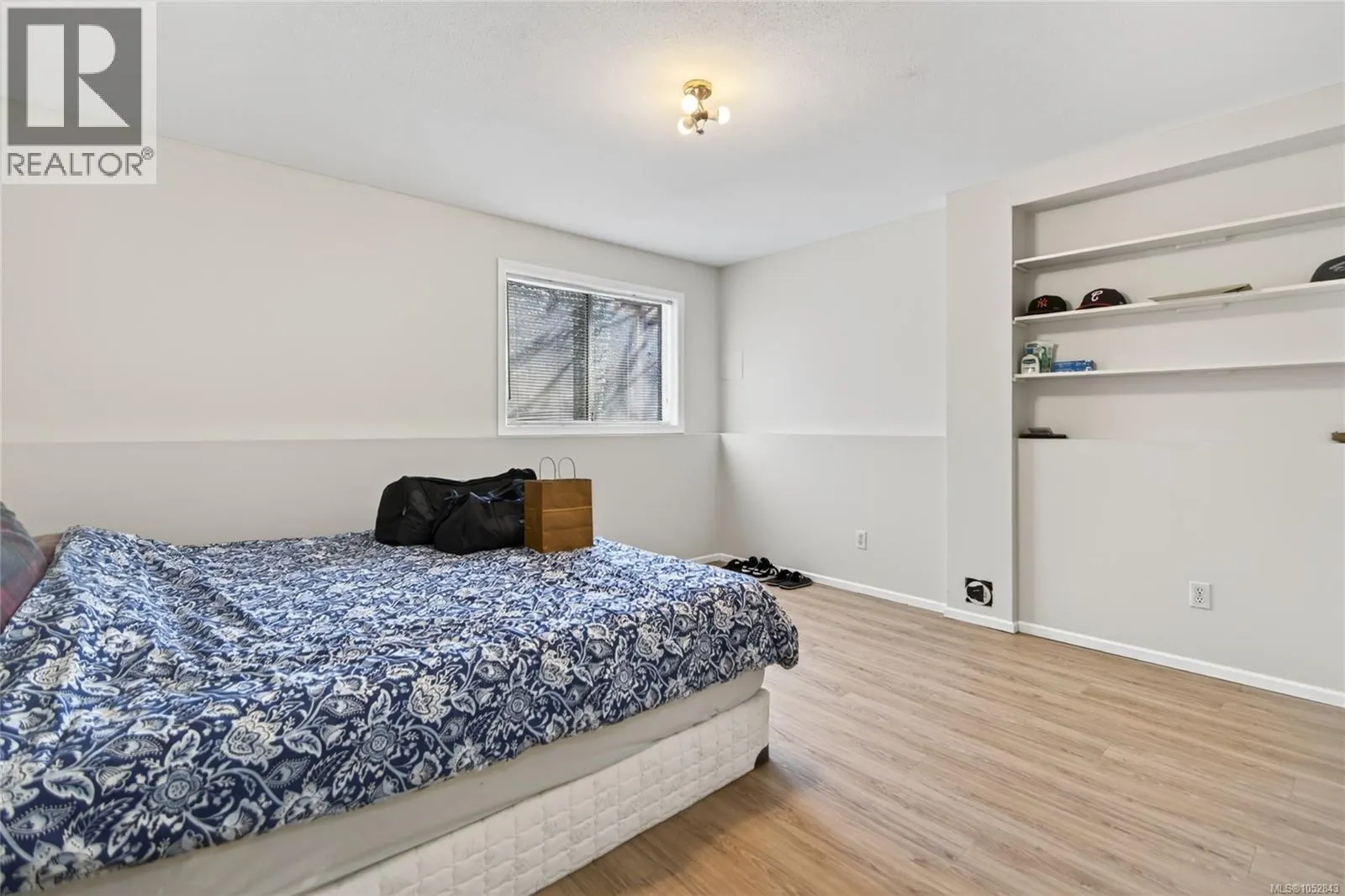 365 Panorama Cres