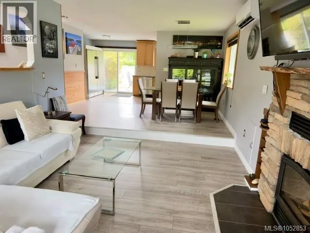 7530 Cadwallader Cres