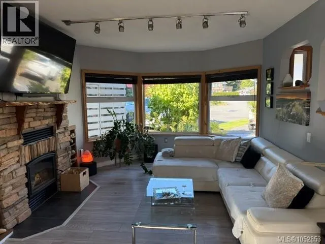 7530 Cadwallader Cres
