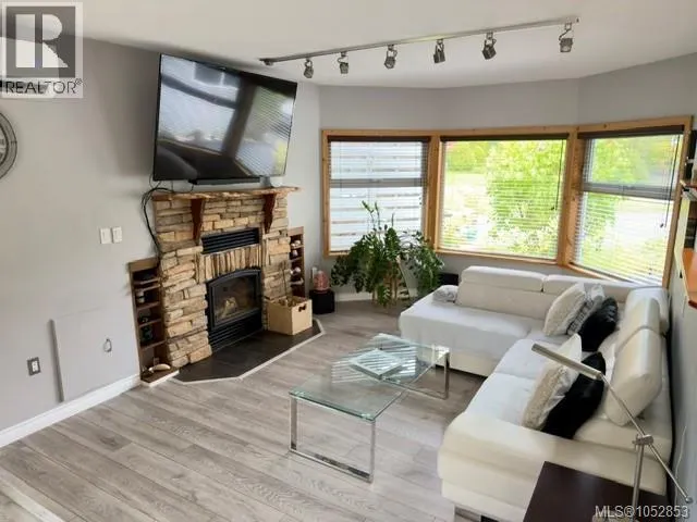 7530 Cadwallader Cres