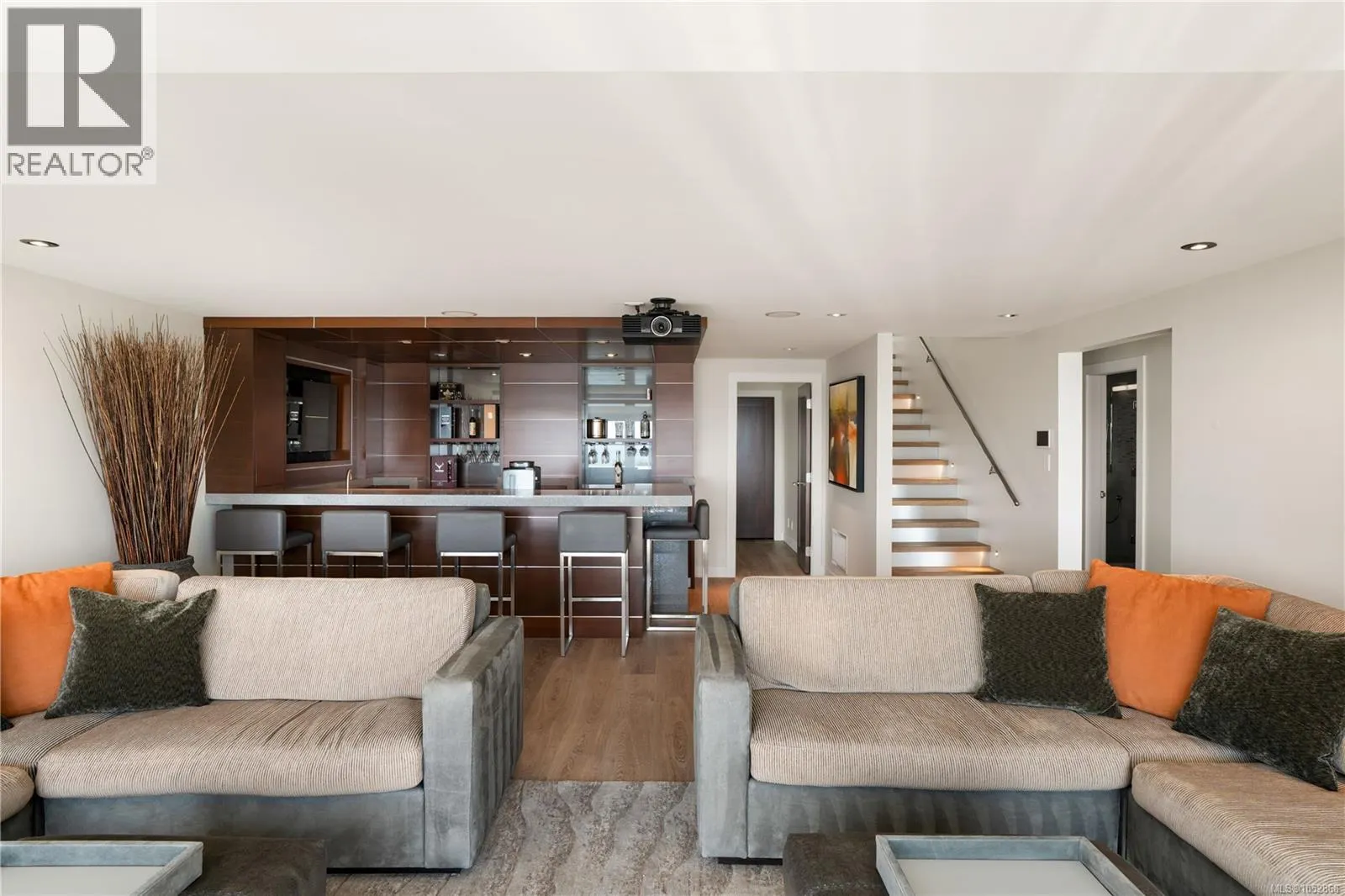 5039 Cordova Bay Rd