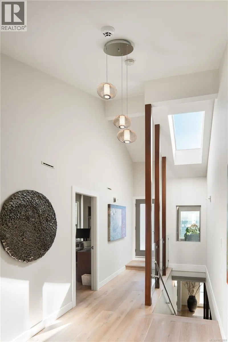 5039 Cordova Bay Rd