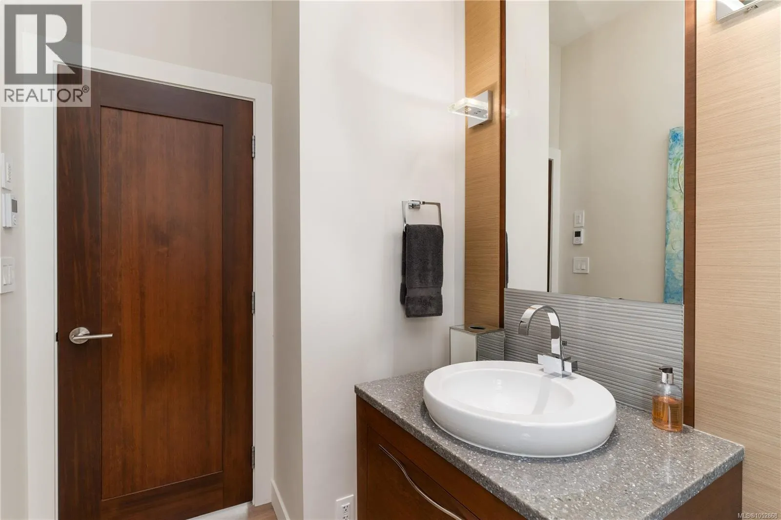 5039 Cordova Bay Rd