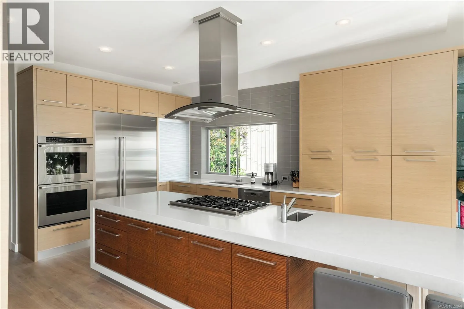 5039 Cordova Bay Rd