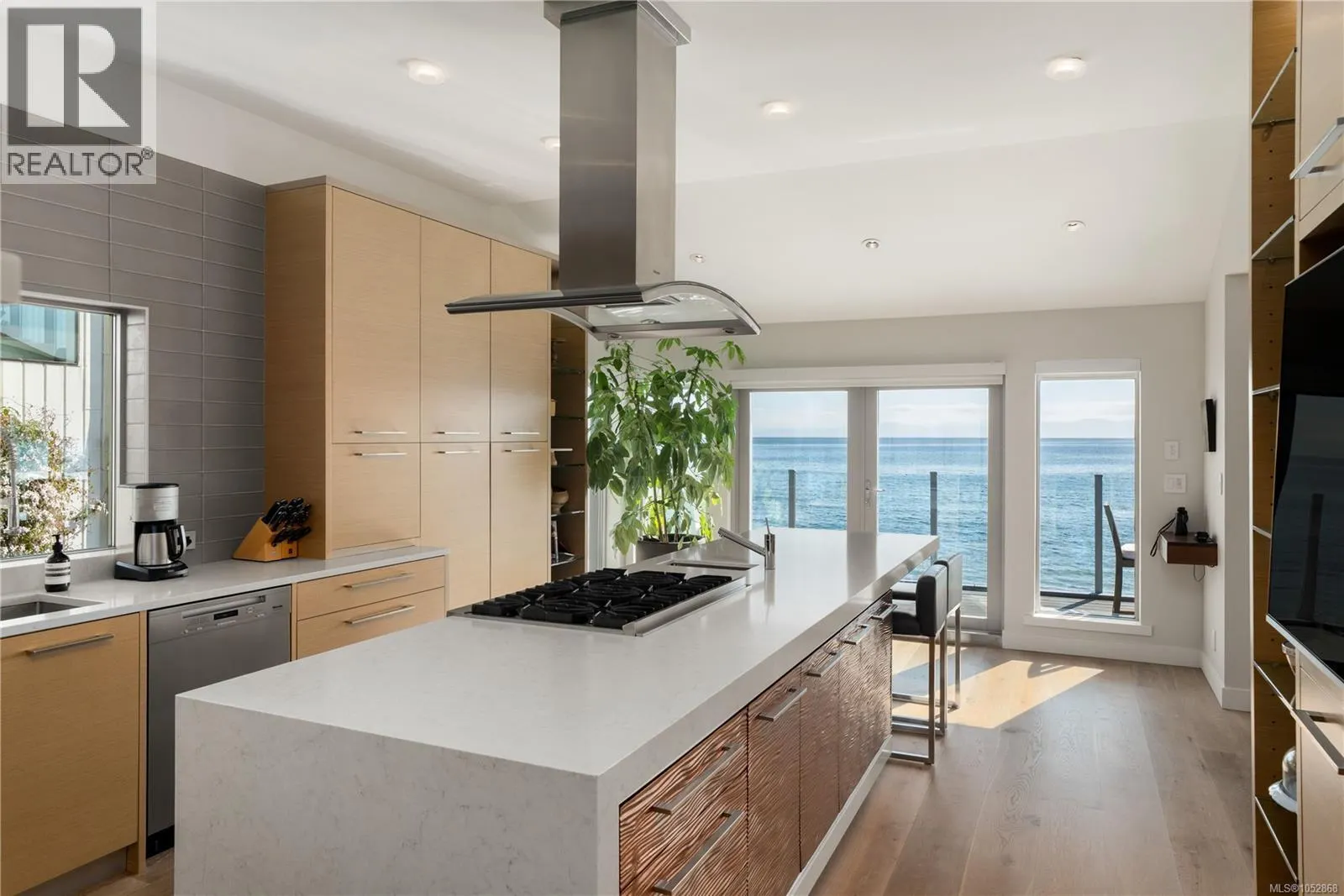5039 Cordova Bay Rd