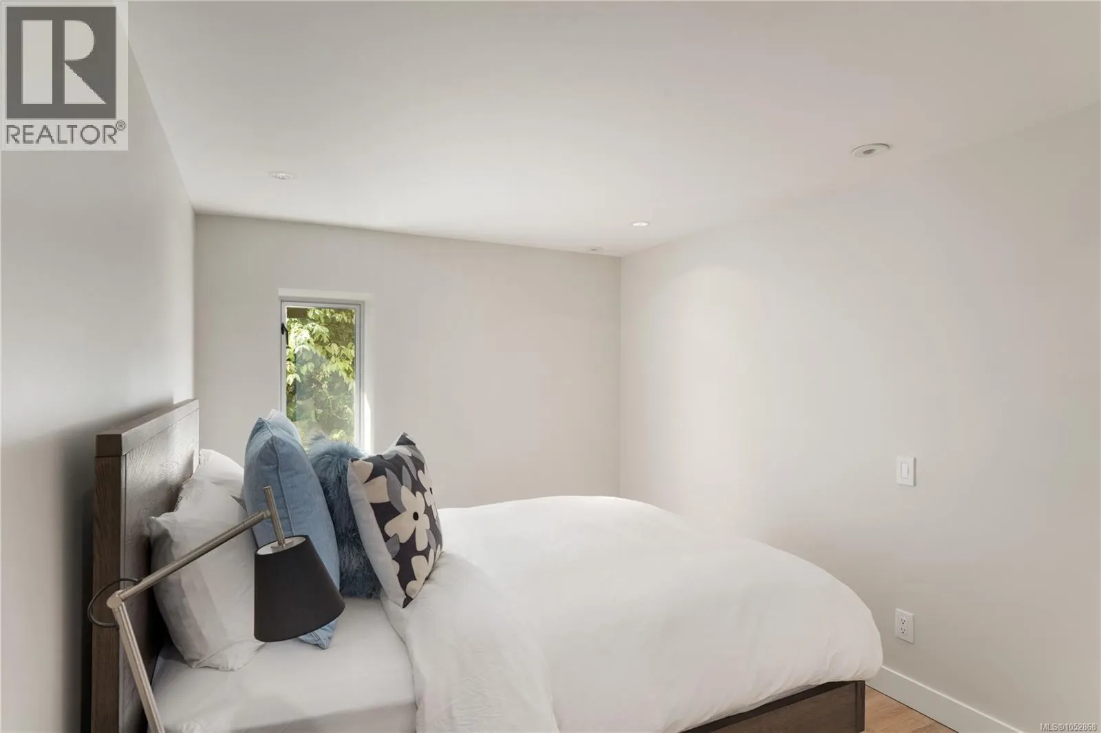 5039 Cordova Bay Rd
