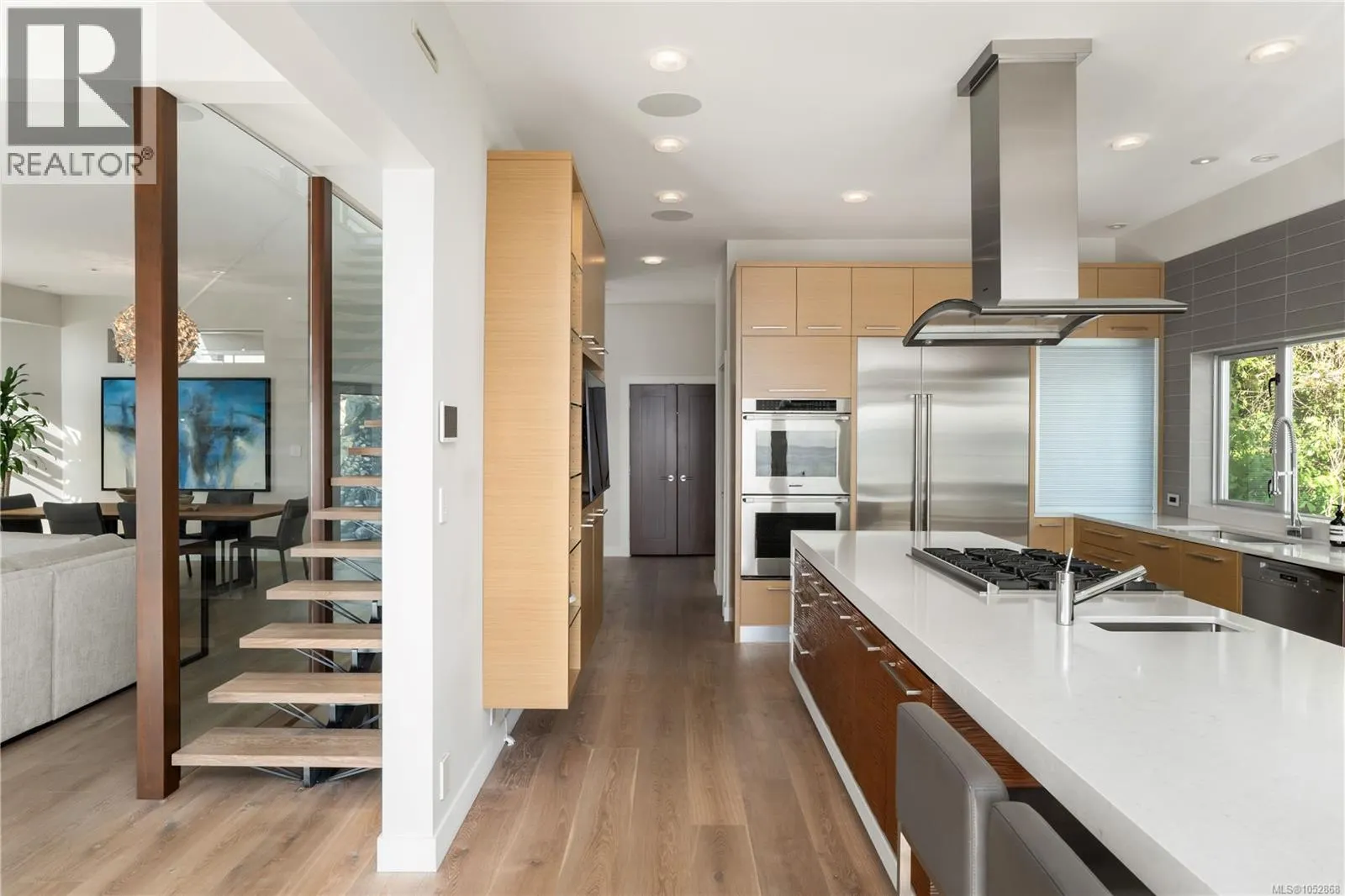 5039 Cordova Bay Rd