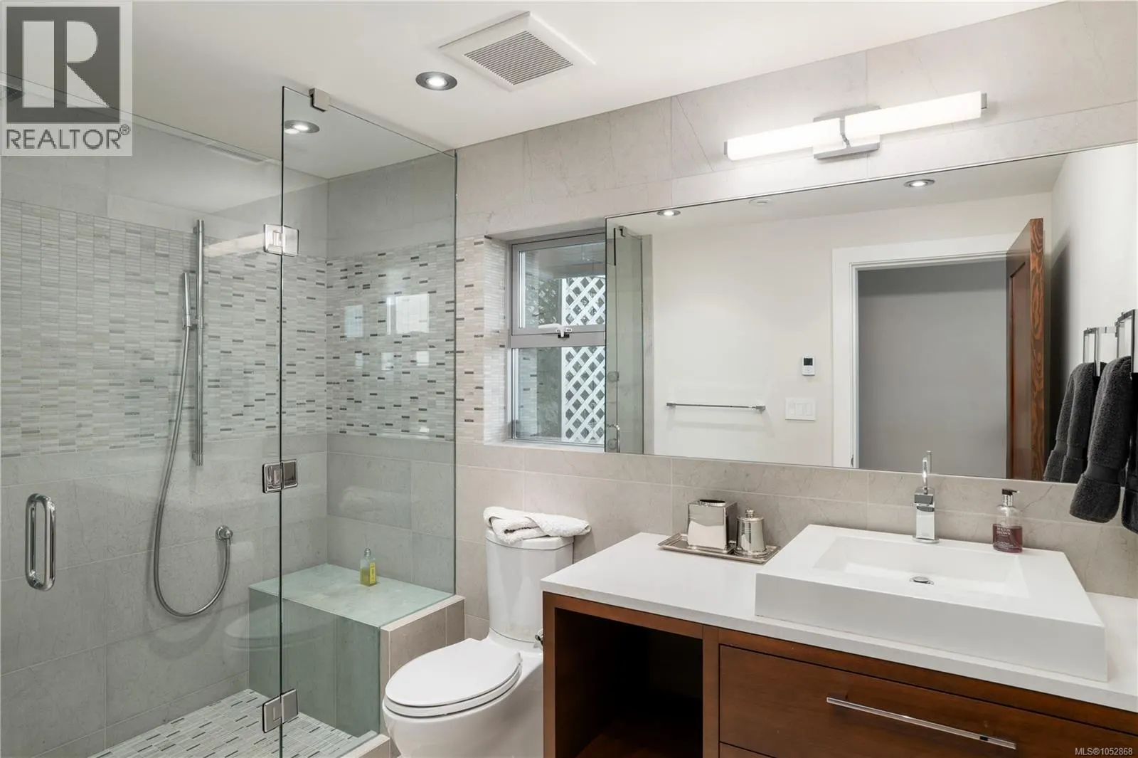 5039 Cordova Bay Rd