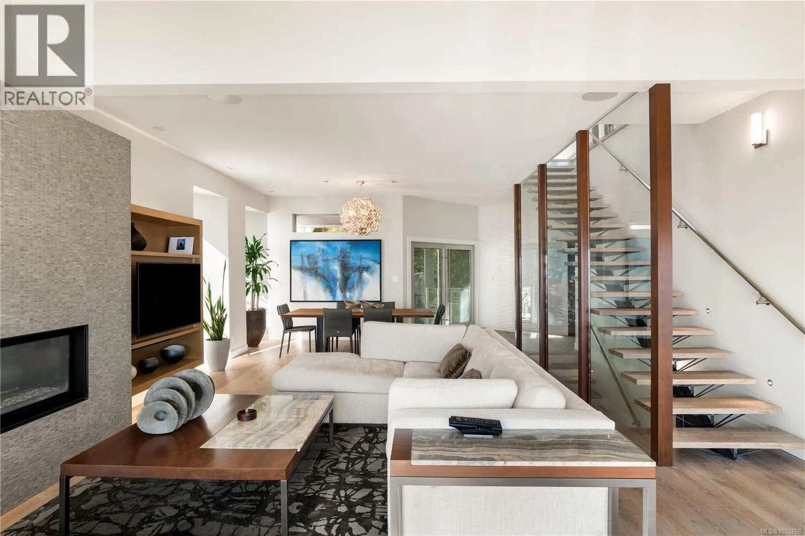 5039 Cordova Bay Rd