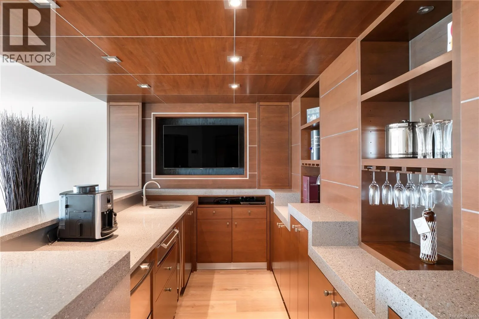 5039 Cordova Bay Rd