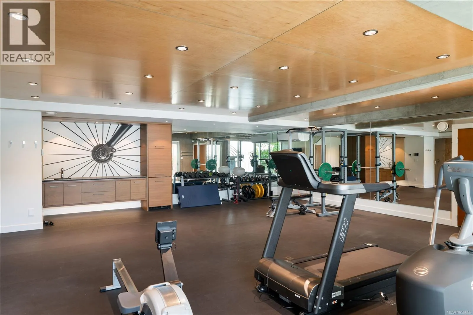5039 Cordova Bay Rd