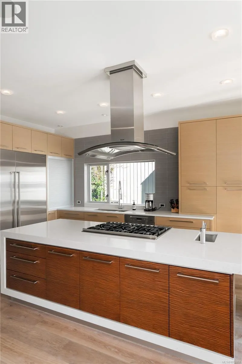 5039 Cordova Bay Rd
