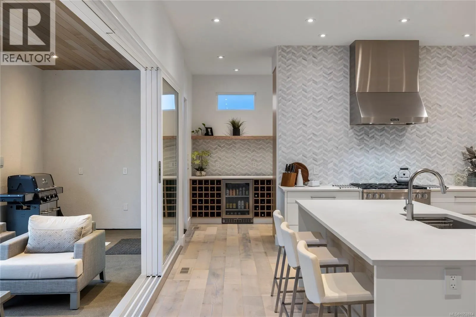 156 Golden Oaks Cres