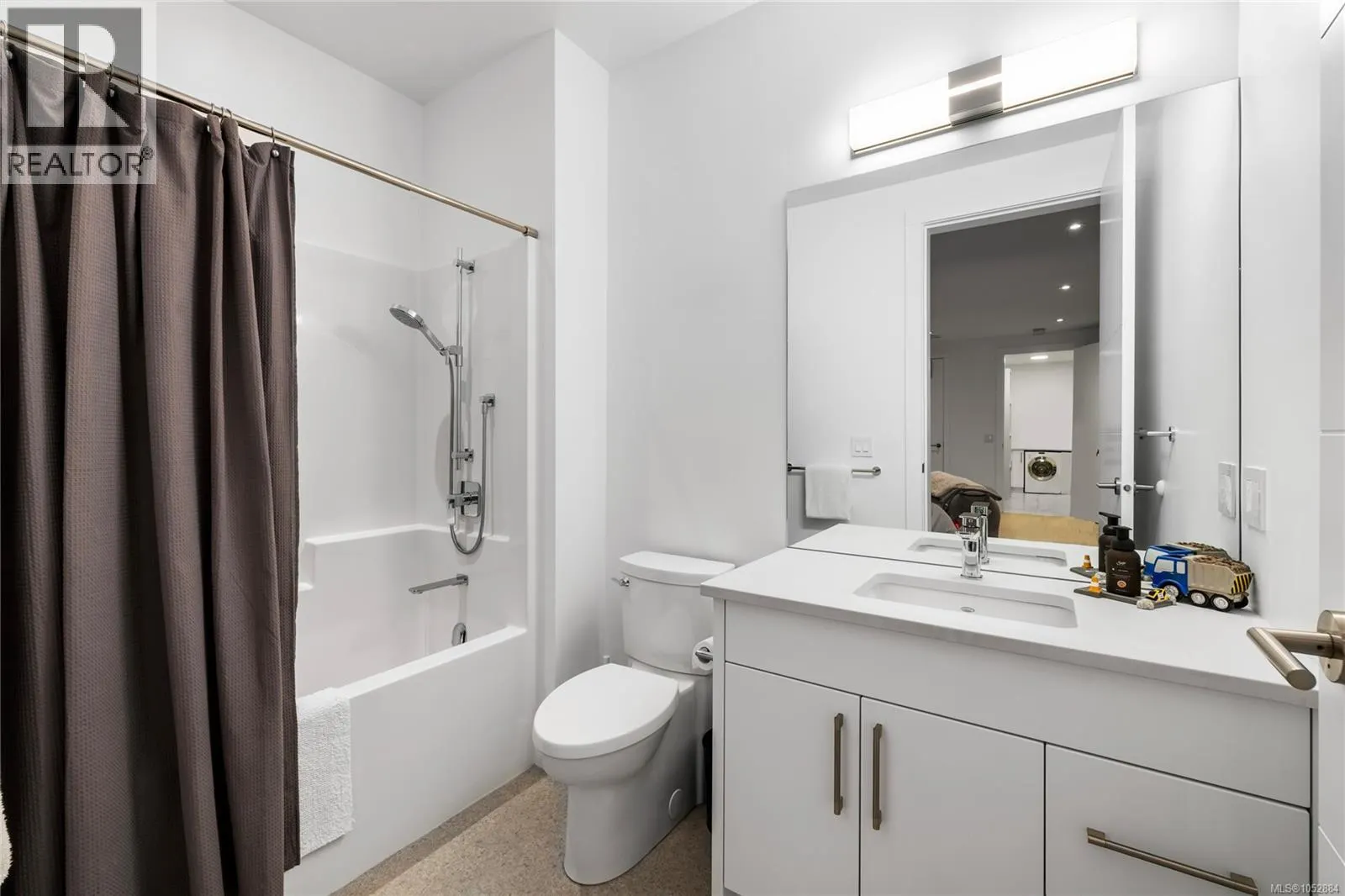156 Golden Oaks Cres