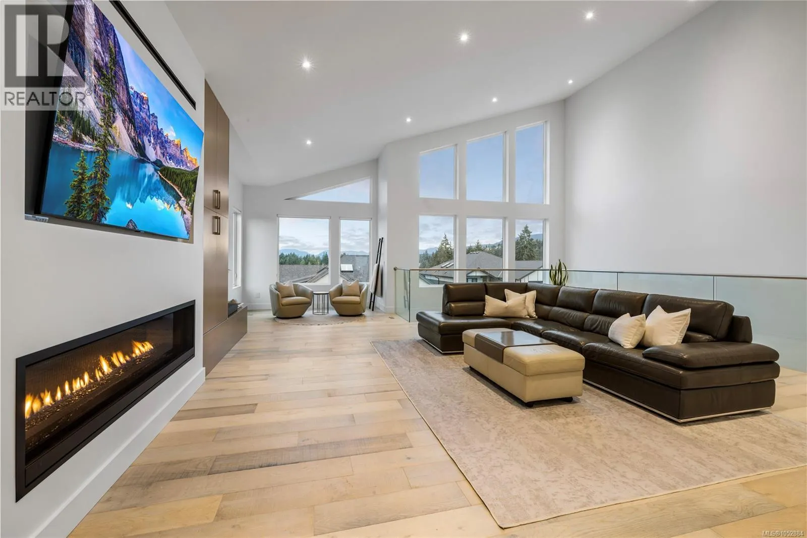 156 Golden Oaks Cres