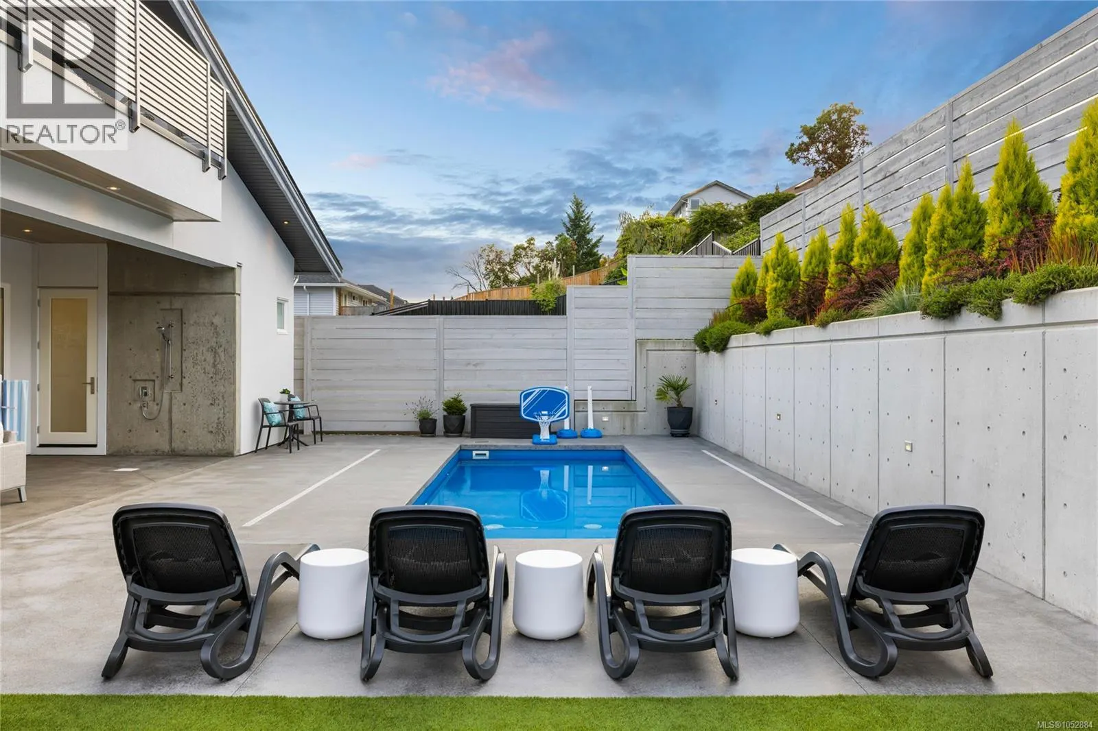 156 Golden Oaks Cres