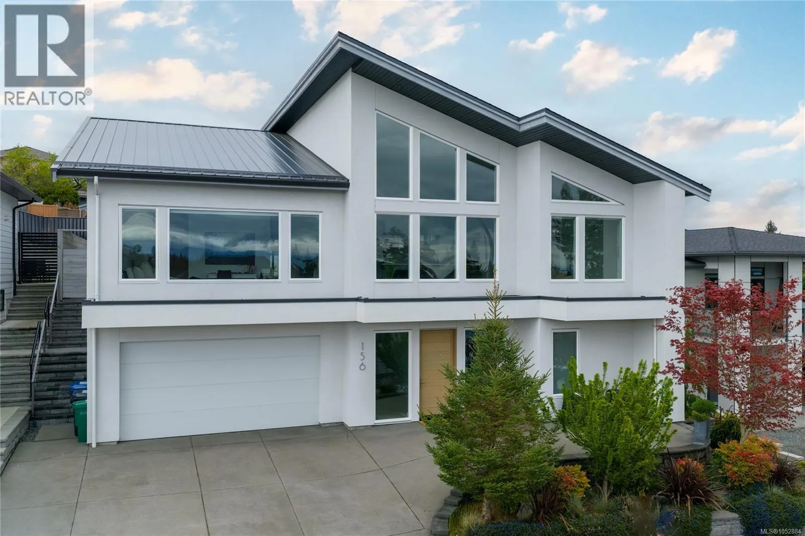 156 Golden Oaks Cres