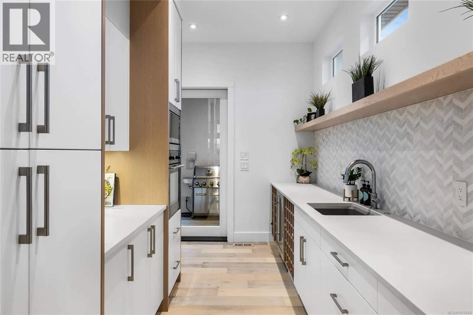 156 Golden Oaks Cres