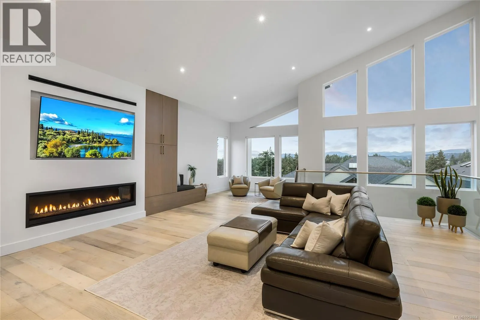 156 Golden Oaks Cres