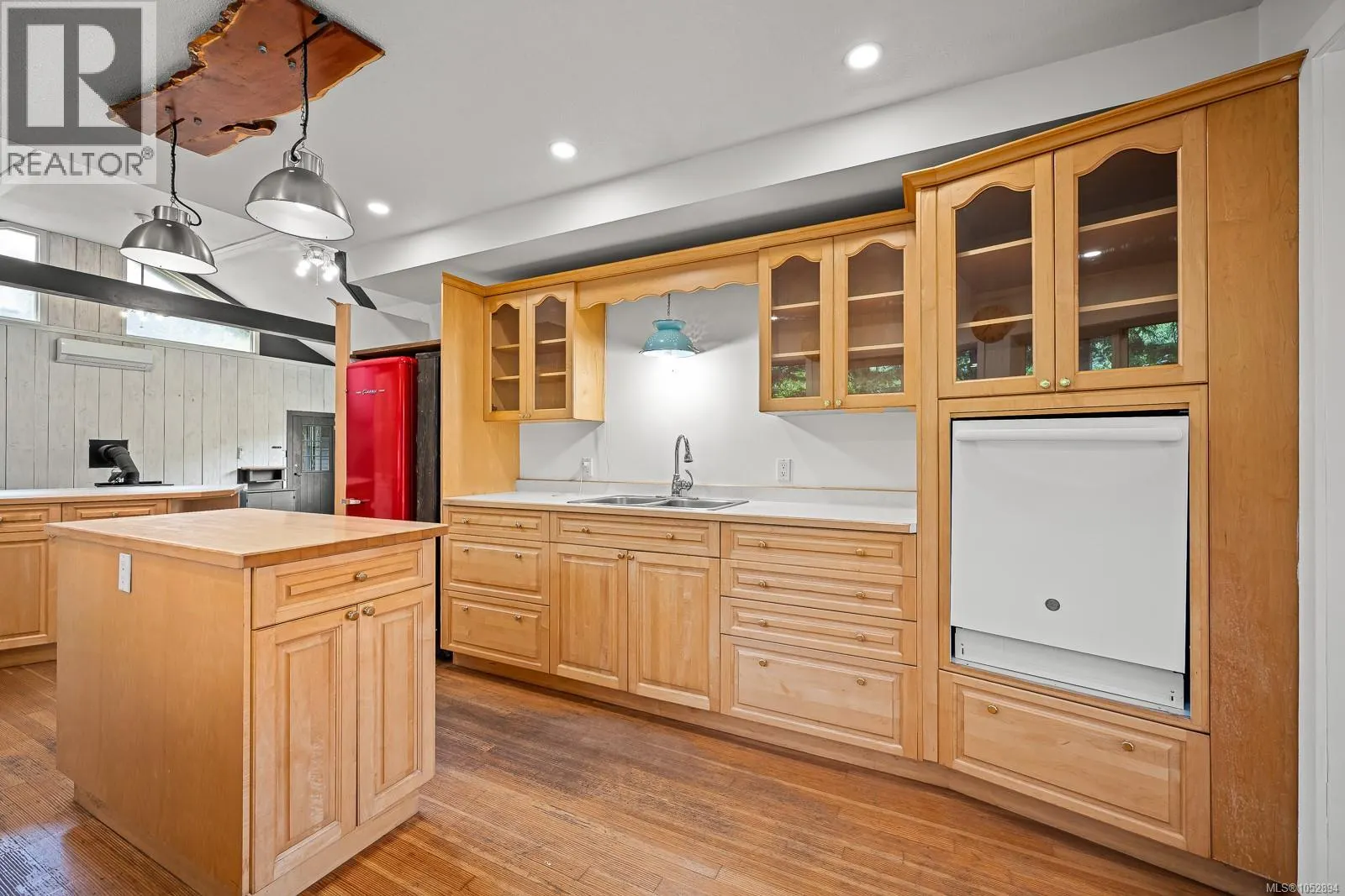 885 Lanqvist Rd