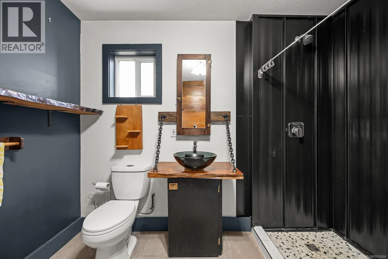 885 Lanqvist Rd