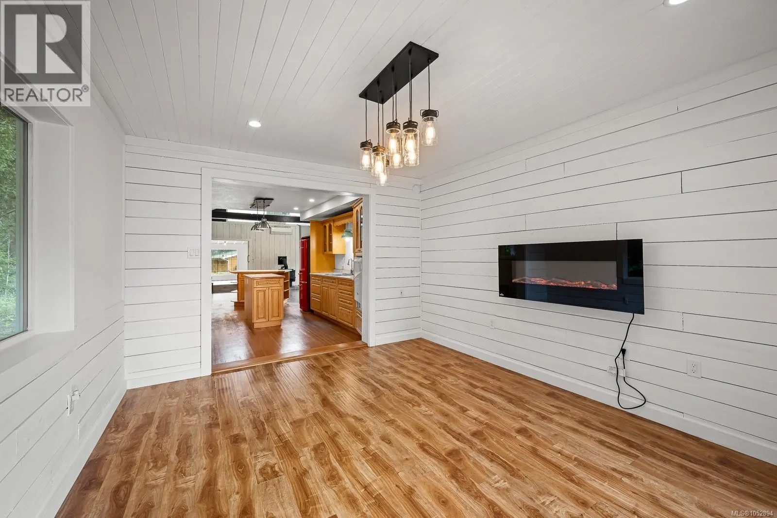 885 Lanqvist Rd