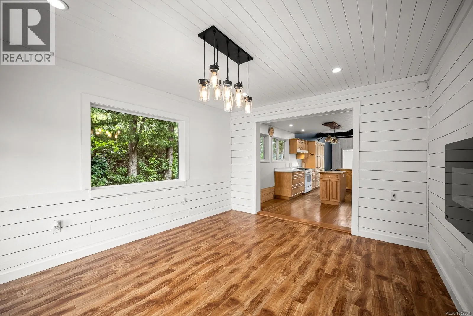 885 Lanqvist Rd