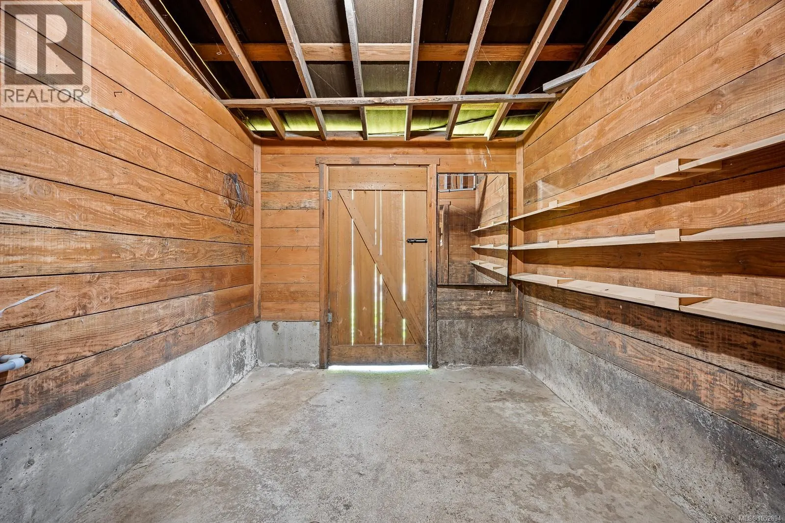 885 Lanqvist Rd