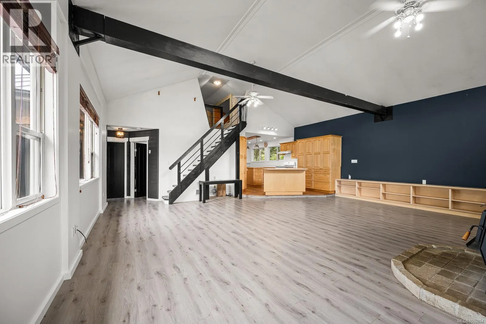 885 Lanqvist Rd