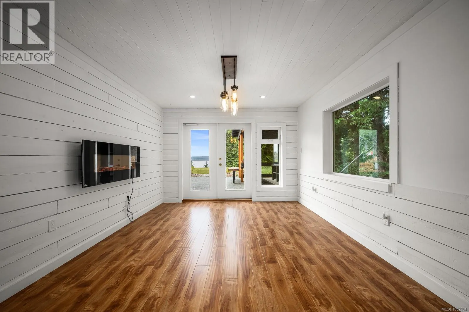 885 Lanqvist Rd