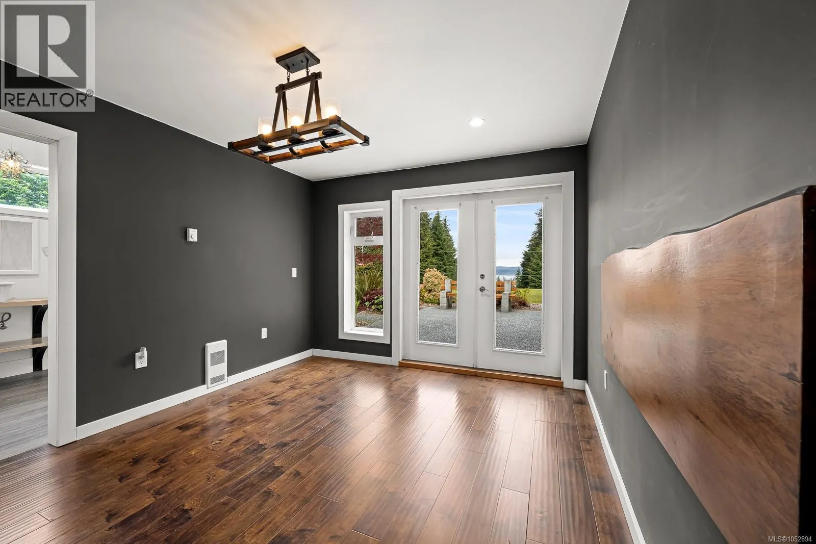 885 Lanqvist Rd
