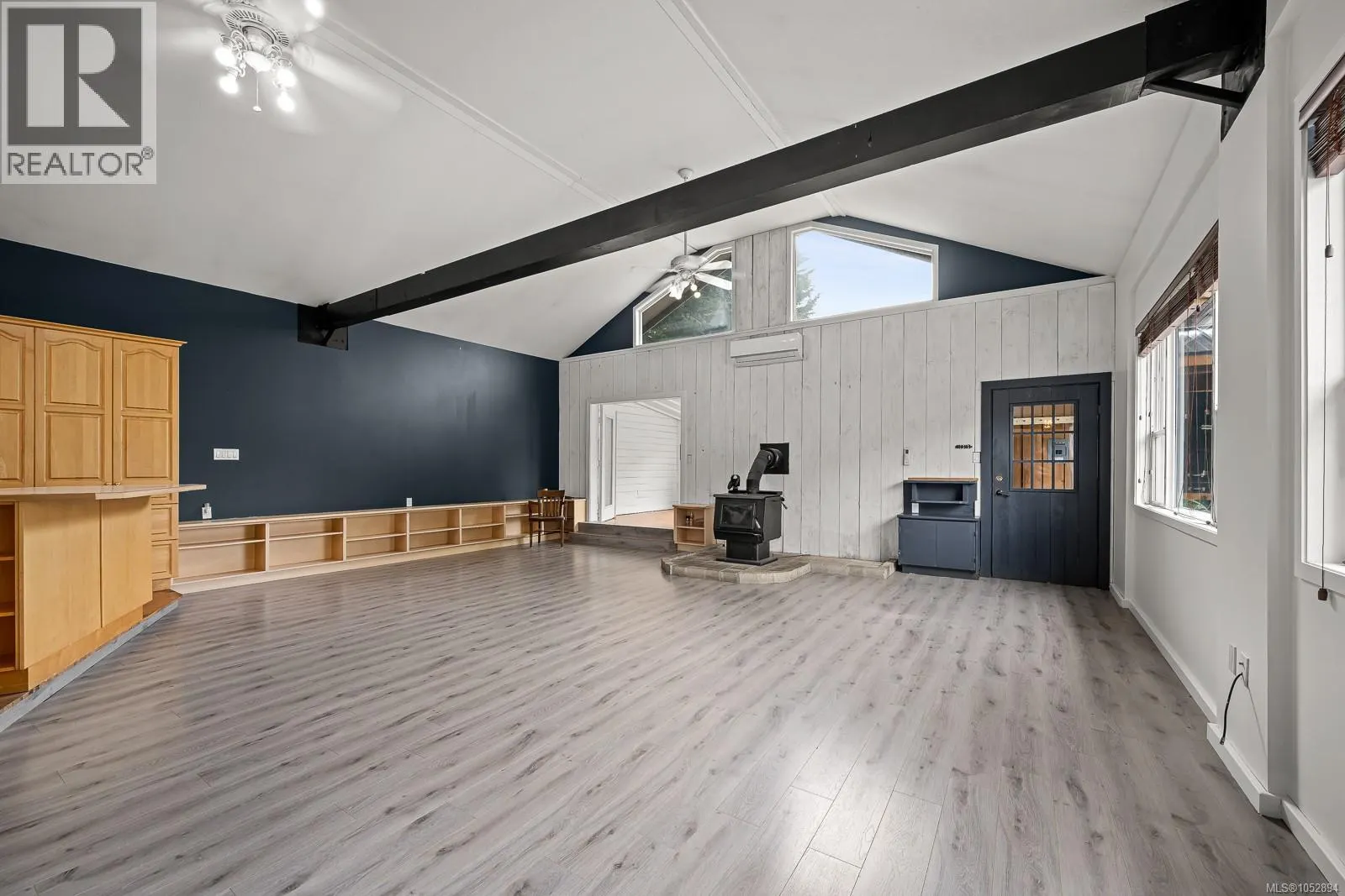 885 Lanqvist Rd