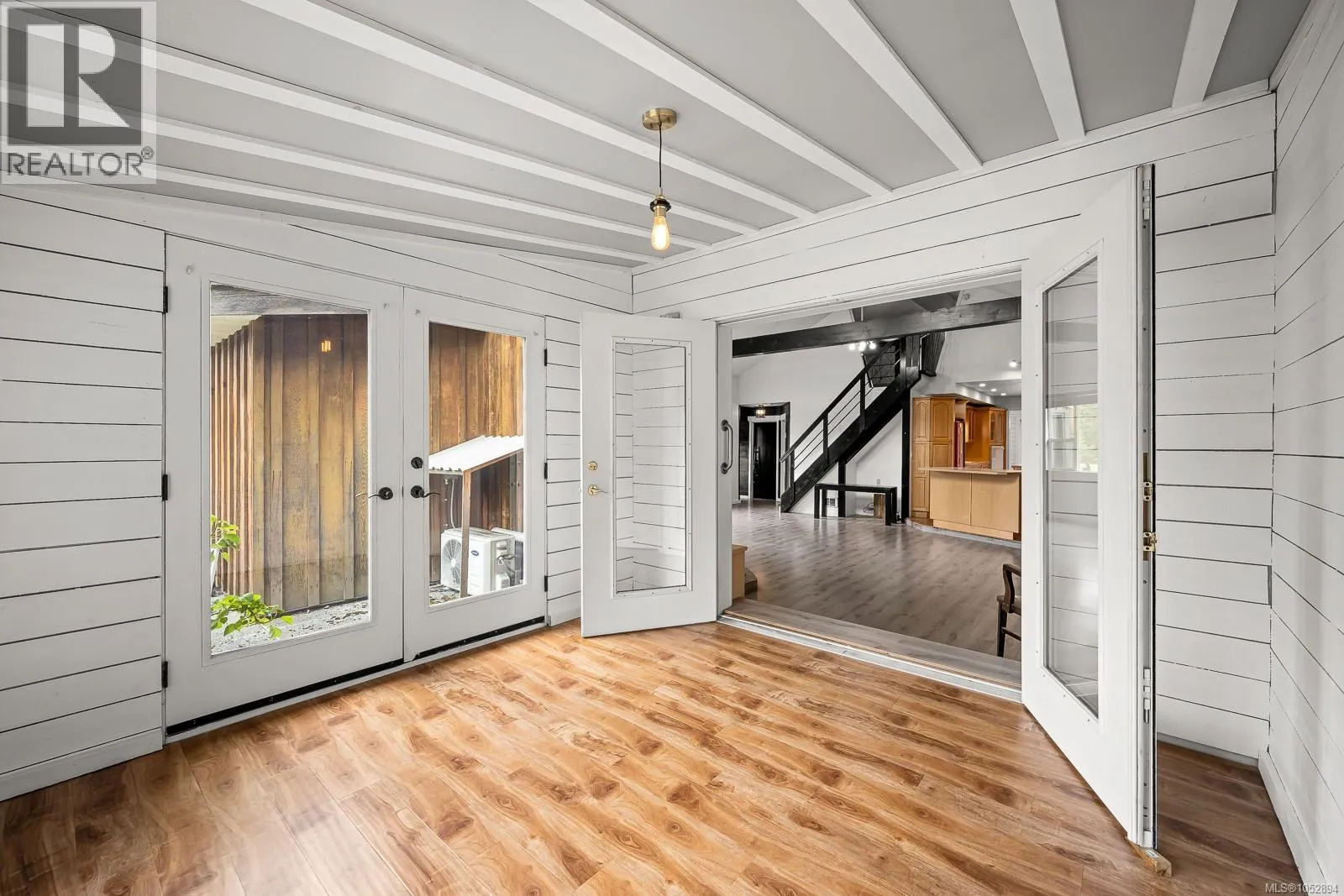 885 Lanqvist Rd