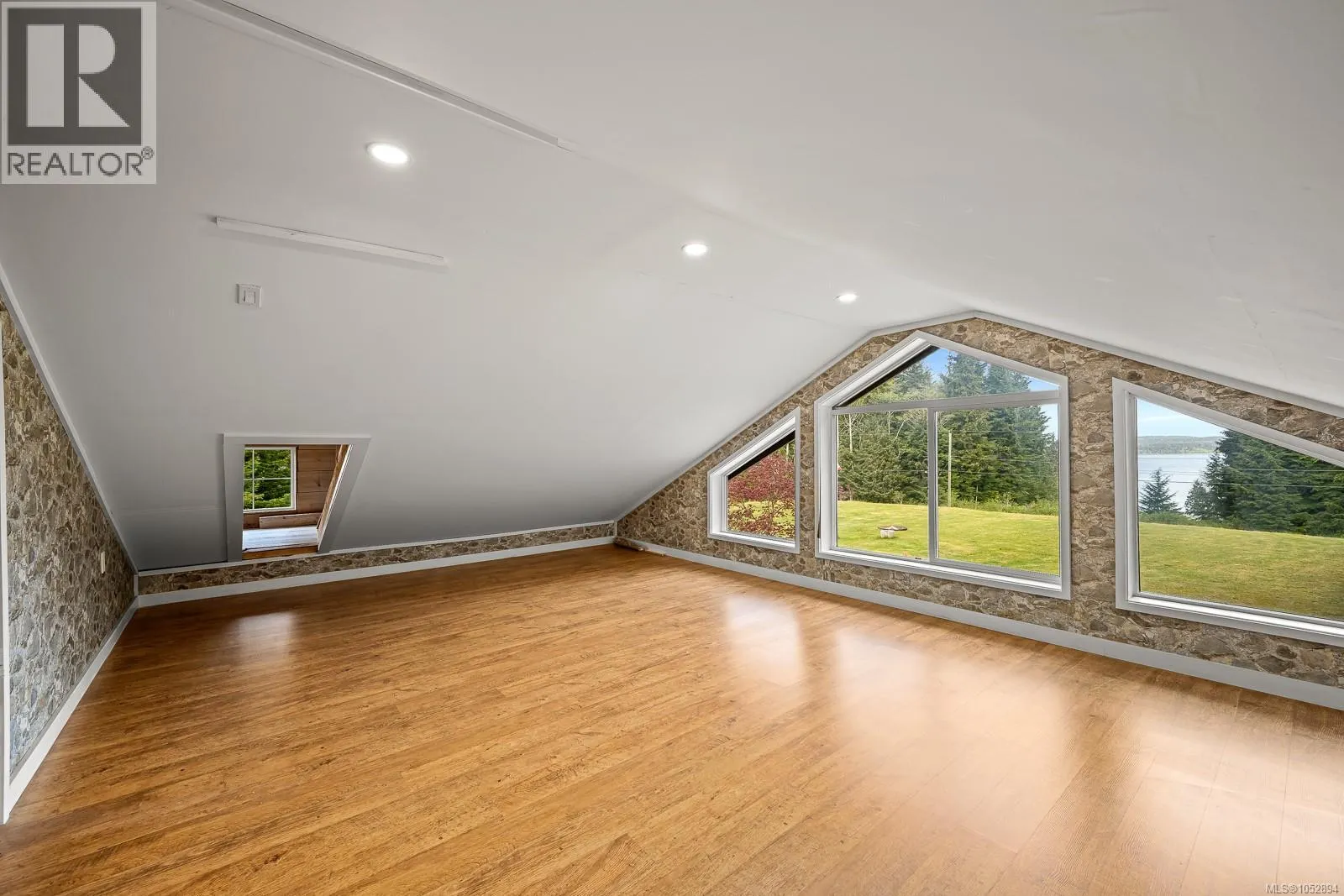 885 Lanqvist Rd