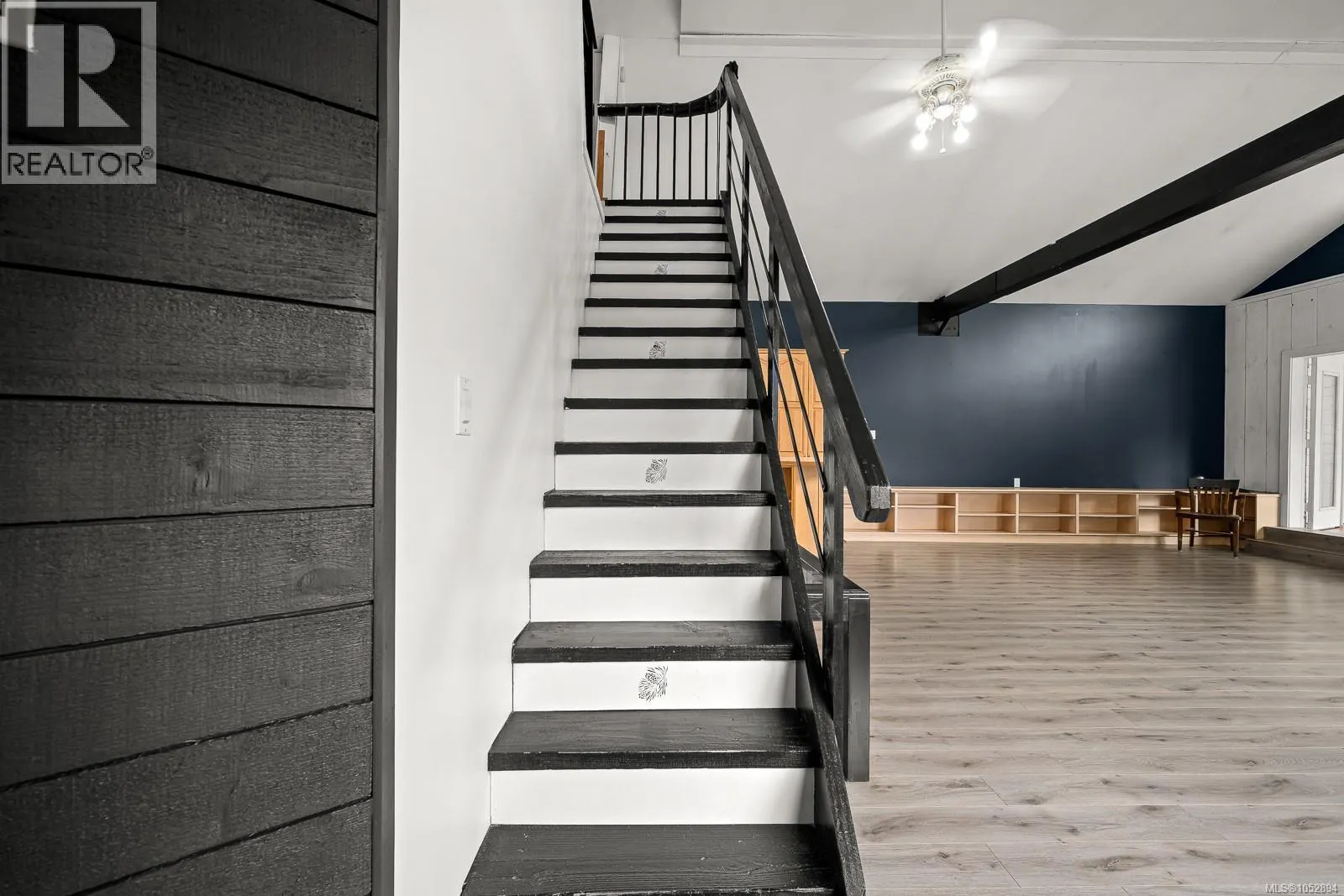885 Lanqvist Rd