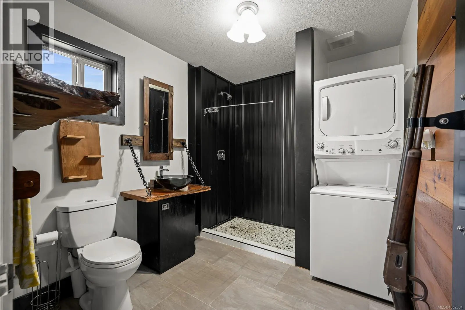 885 Lanqvist Rd